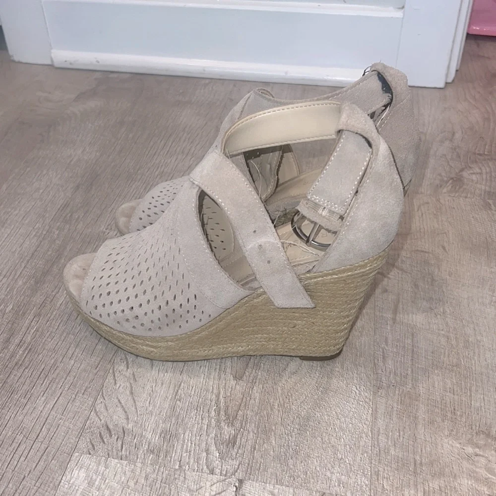 Marc Fisher Tan Wedges